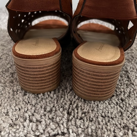 American Eagle Open Toe Laser Cut Out Boho Heels Women’s Size 7.5 - Picture 6 of 10